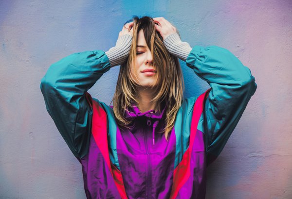 What's the Best Approach to Wearing a Chunky Knit Scarf with a Suit Jacket?